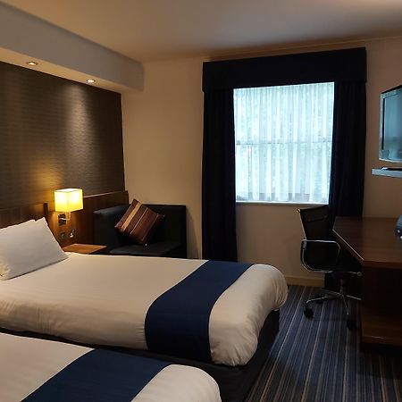 Holiday Inn Express London Gatwick Crawley, An Ihg Hotel Exterior photo