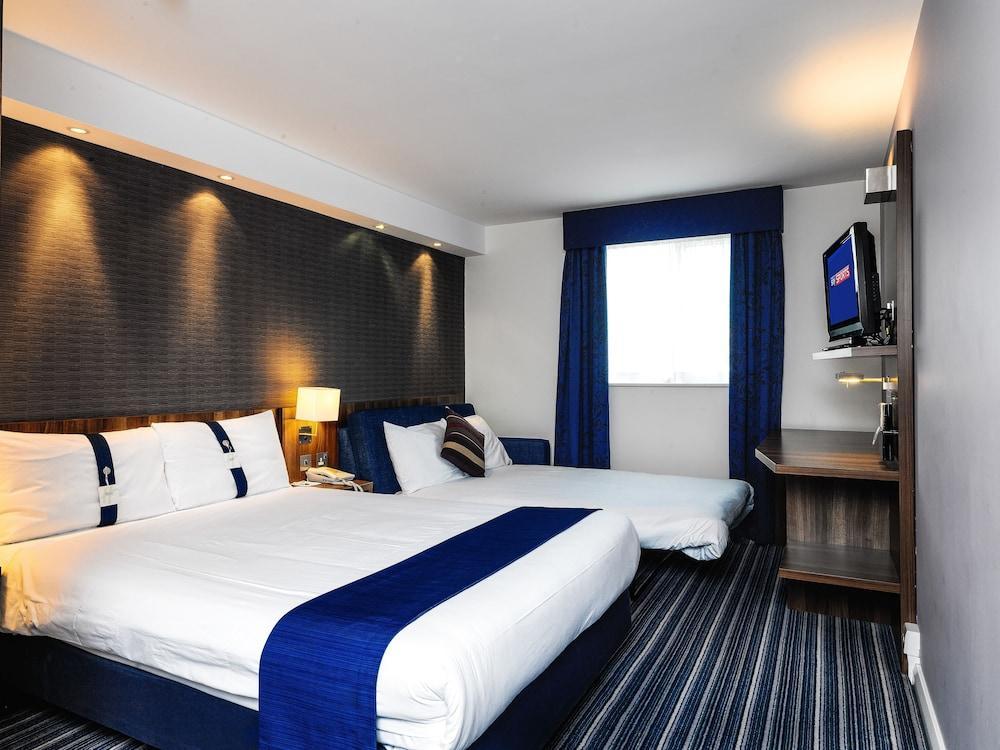Holiday Inn Express London Gatwick Crawley, An Ihg Hotel Exterior photo