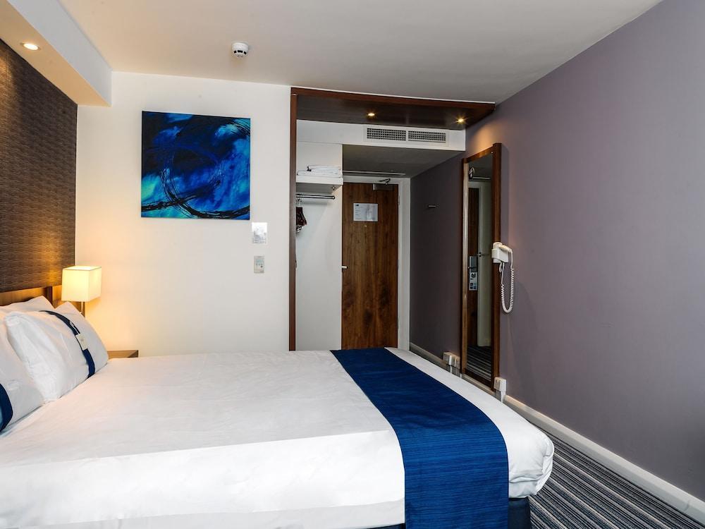 Holiday Inn Express London Gatwick Crawley, An Ihg Hotel Exterior photo