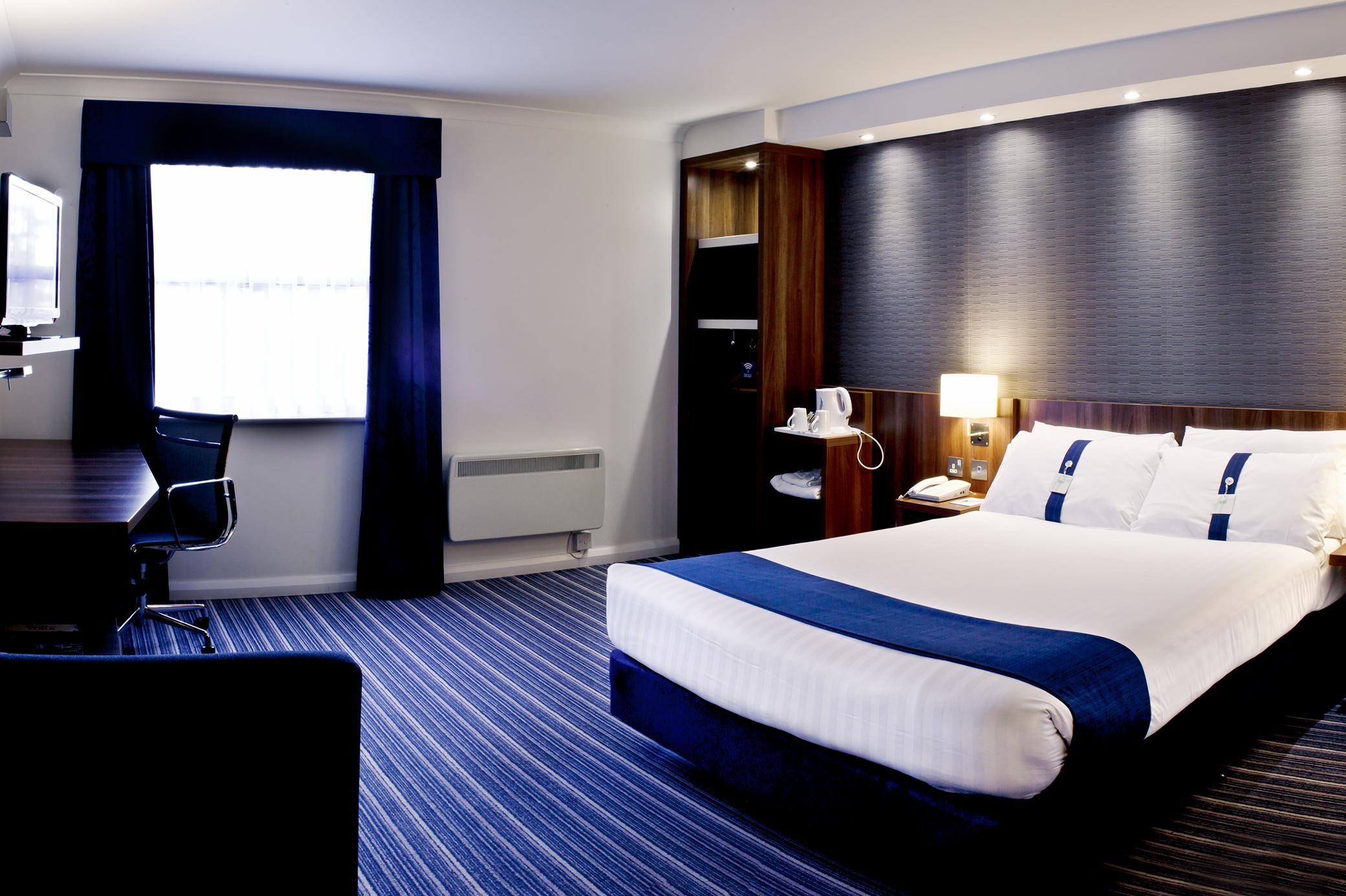 Holiday Inn Express London Gatwick Crawley, An Ihg Hotel Exterior photo
