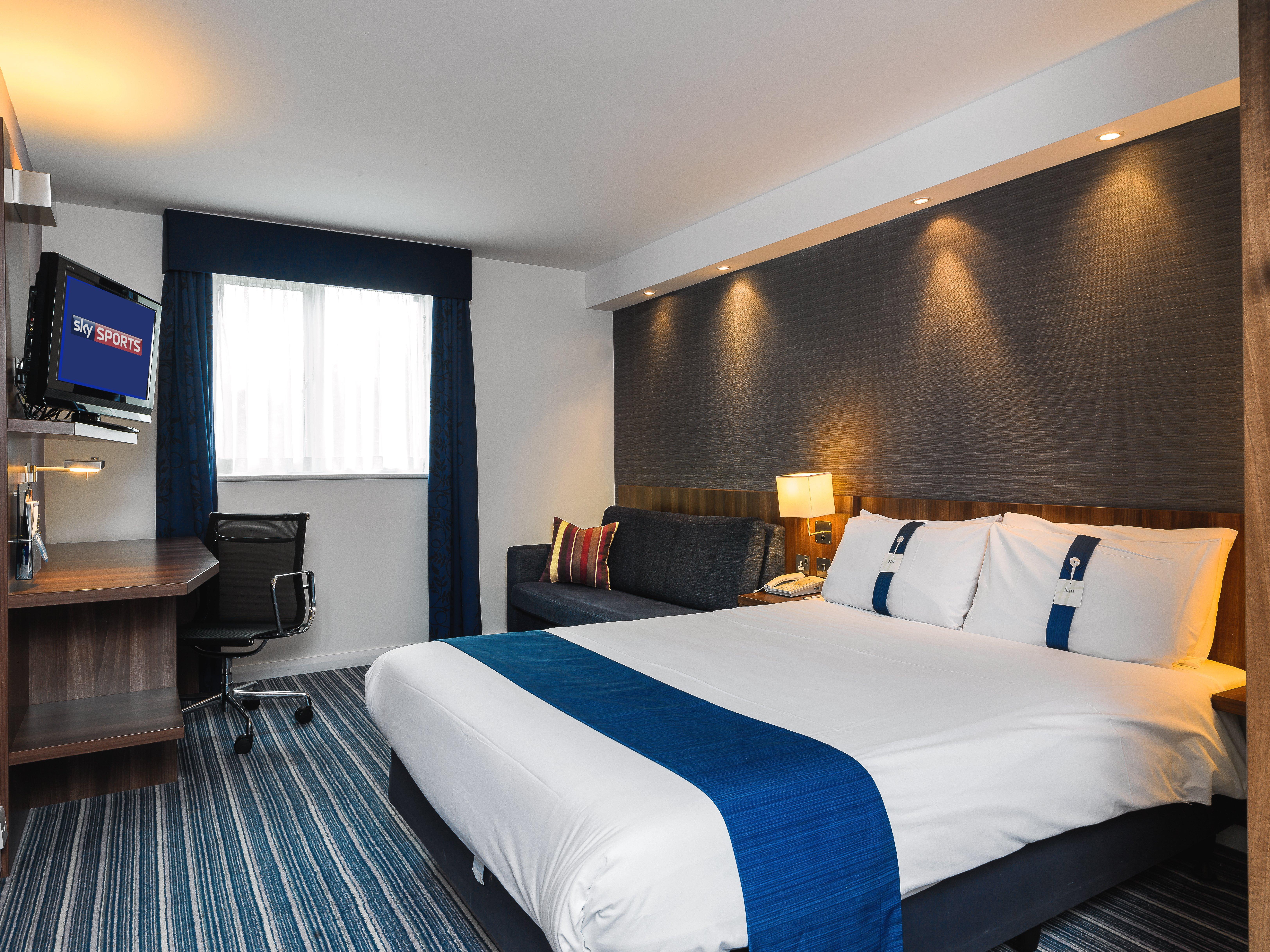 Holiday Inn Express London Gatwick Crawley, An Ihg Hotel Exterior photo