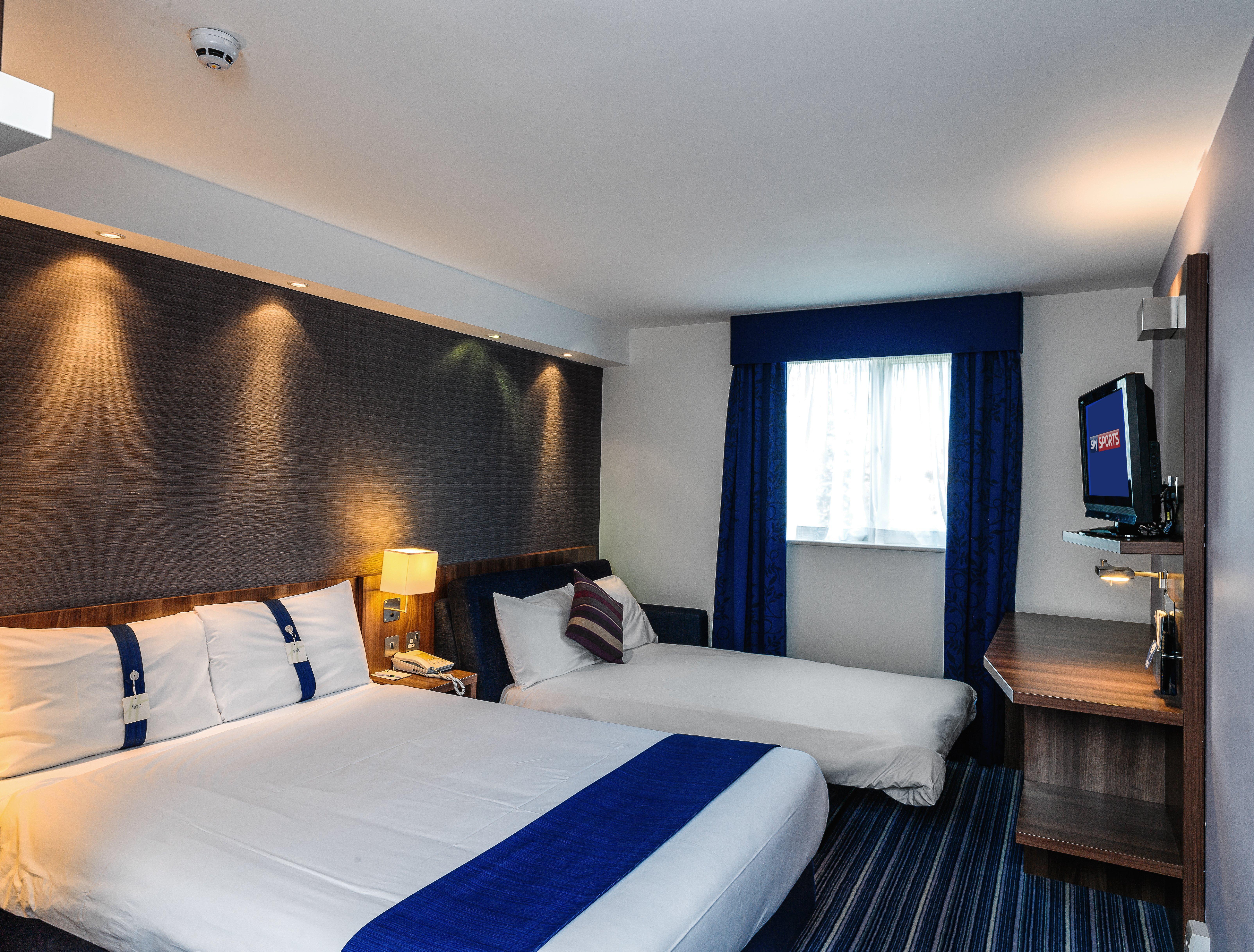 Holiday Inn Express London Gatwick Crawley, An Ihg Hotel Exterior photo