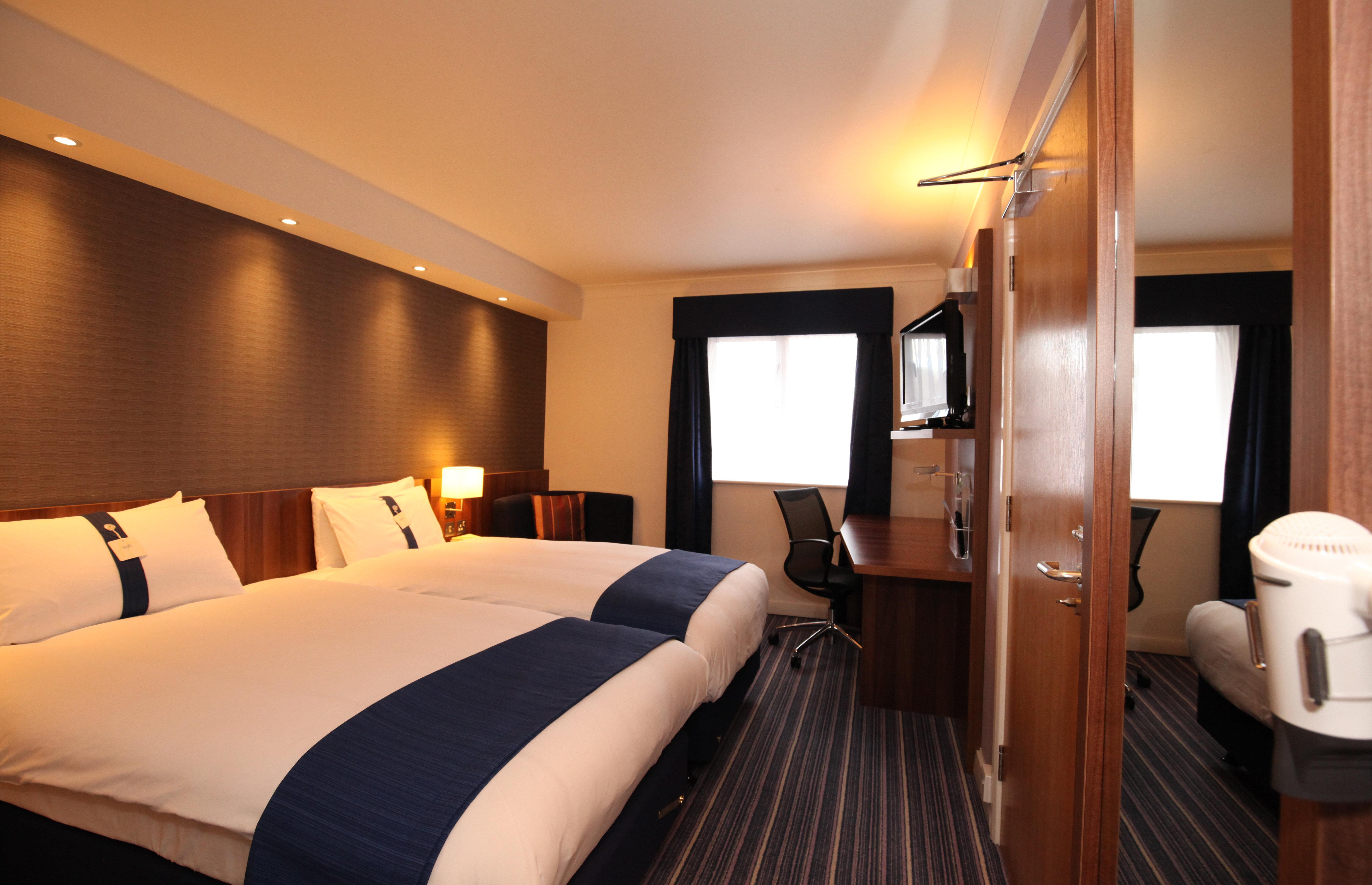 Holiday Inn Express London Gatwick Crawley, An Ihg Hotel Exterior photo