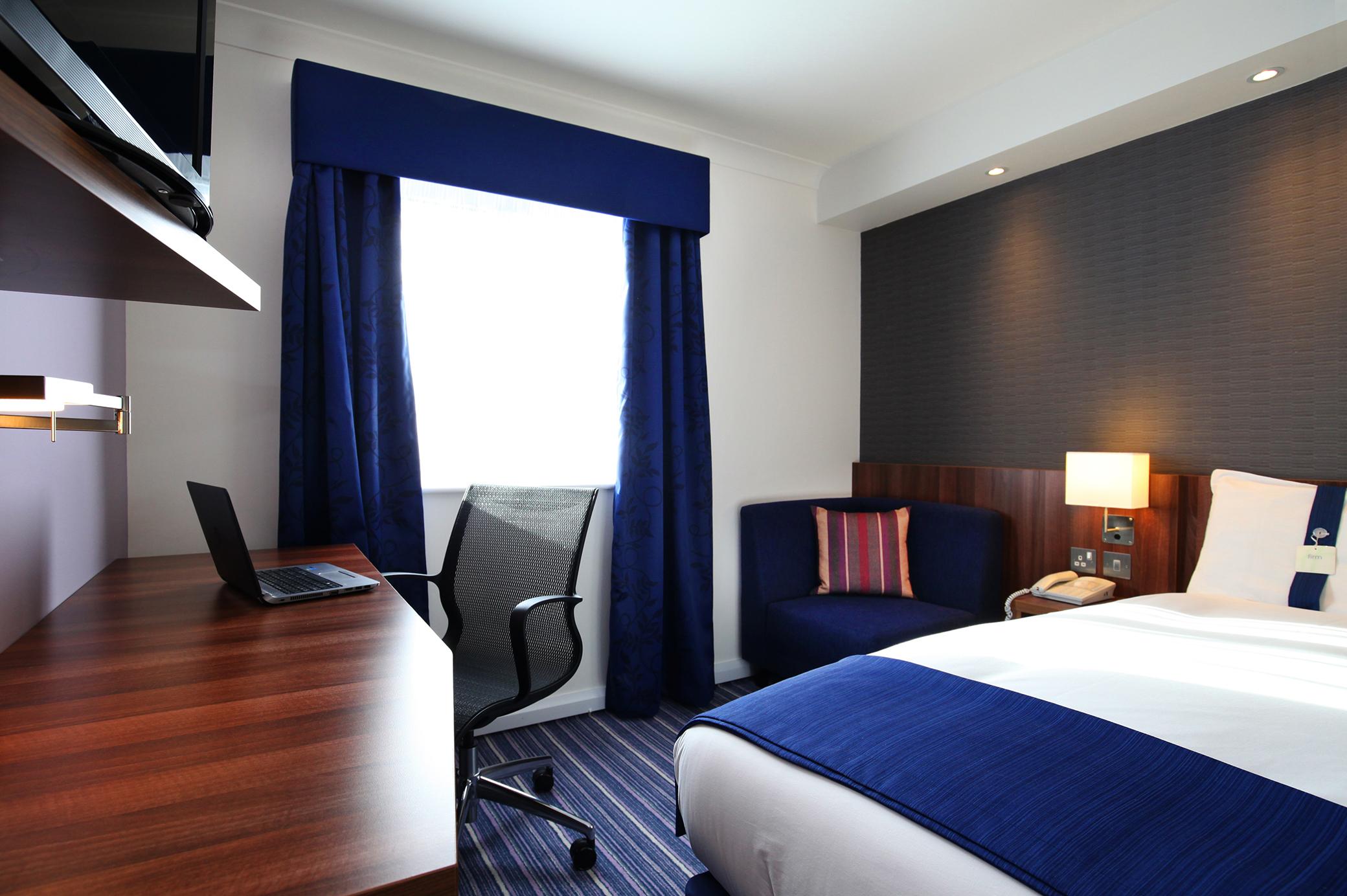 Holiday Inn Express London Gatwick Crawley, An Ihg Hotel Exterior photo