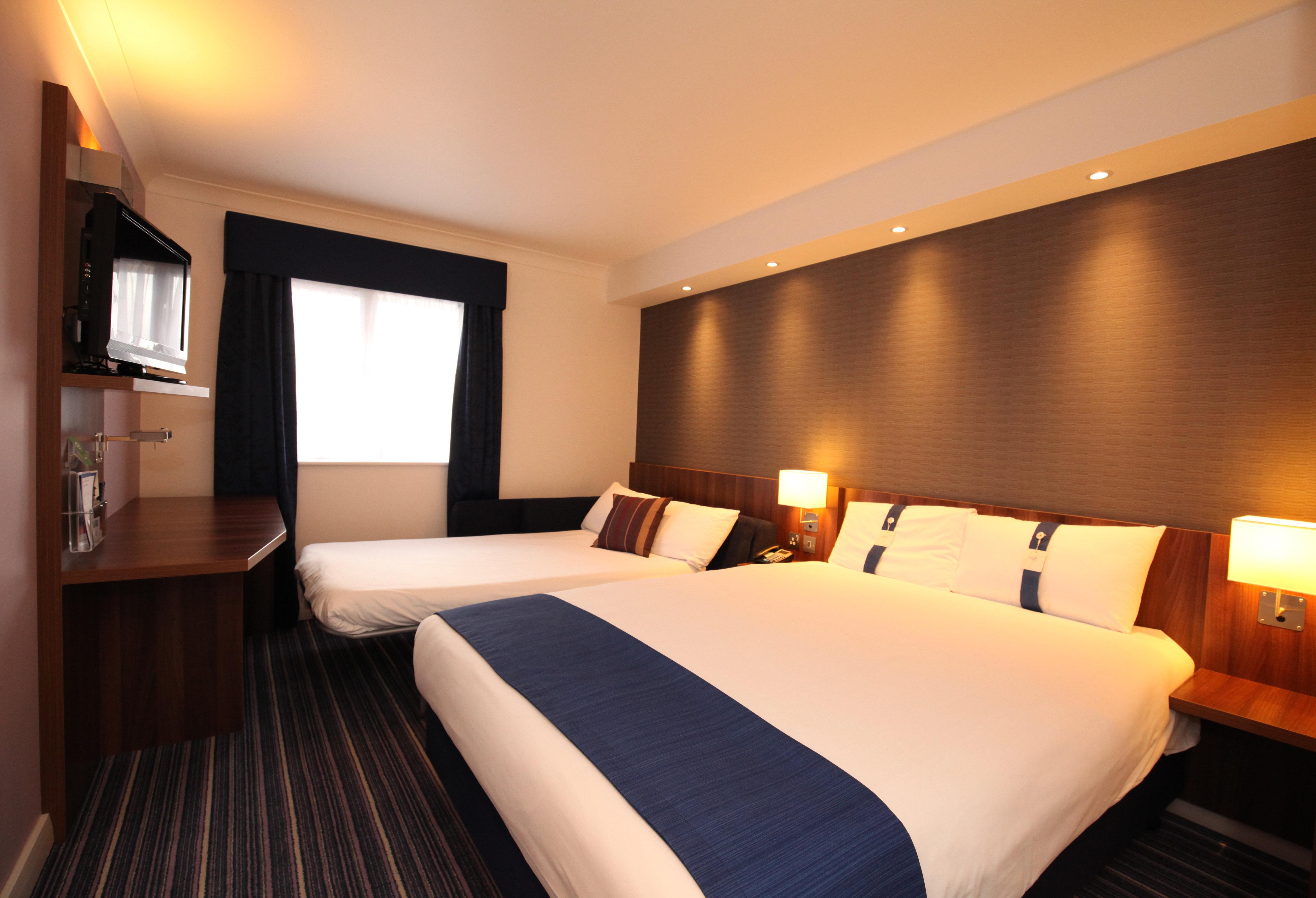 Holiday Inn Express London Gatwick Crawley, An Ihg Hotel Exterior photo