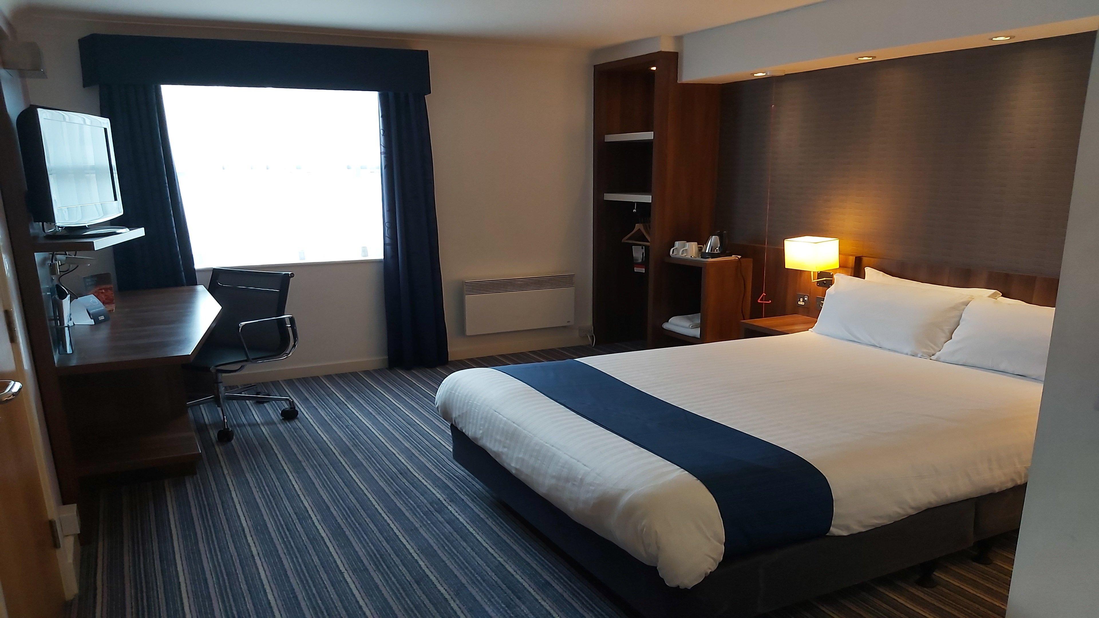 Holiday Inn Express London Gatwick Crawley, An Ihg Hotel Exterior photo