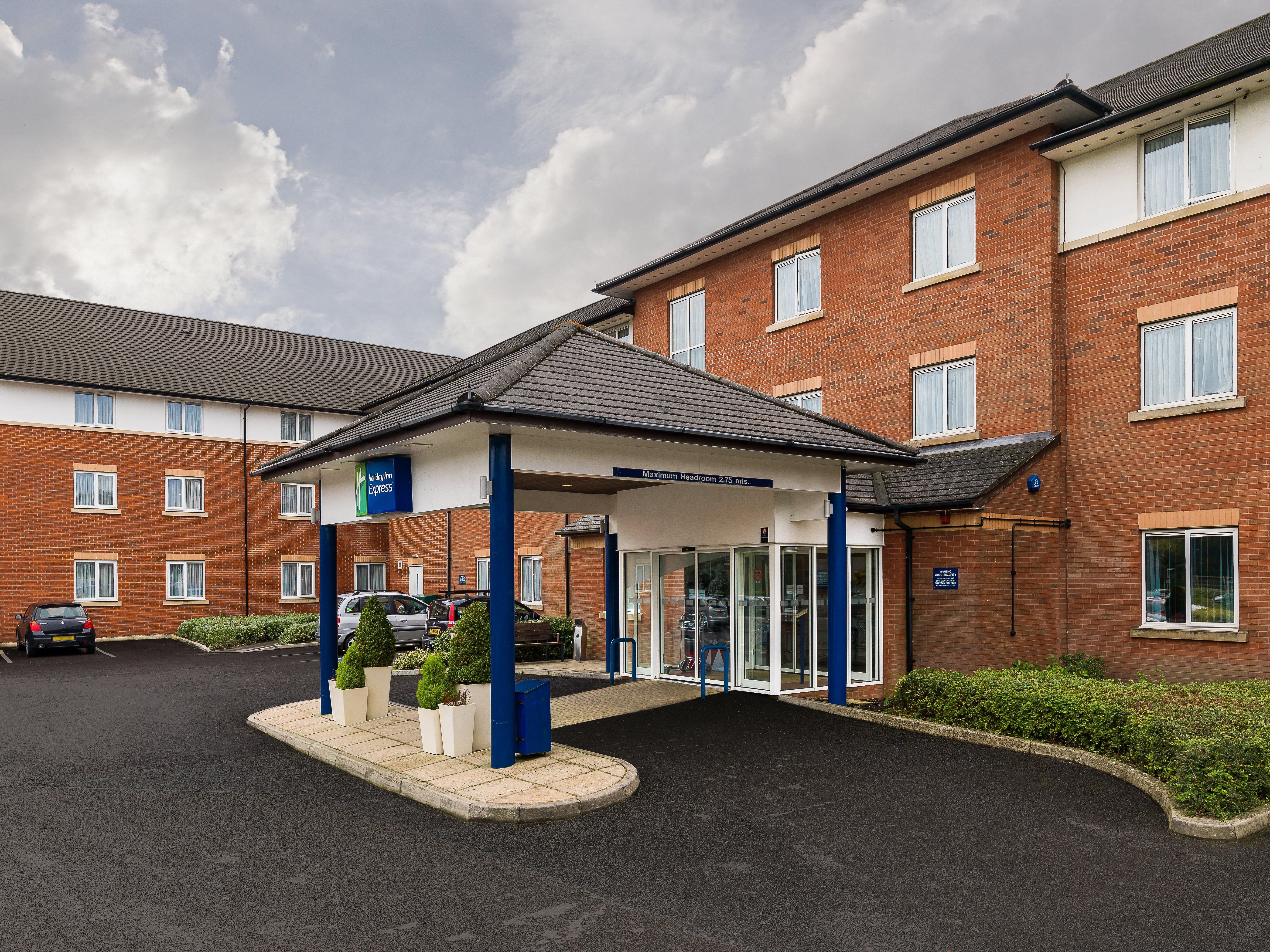 Holiday Inn Express London Gatwick Crawley, An Ihg Hotel Exterior photo
