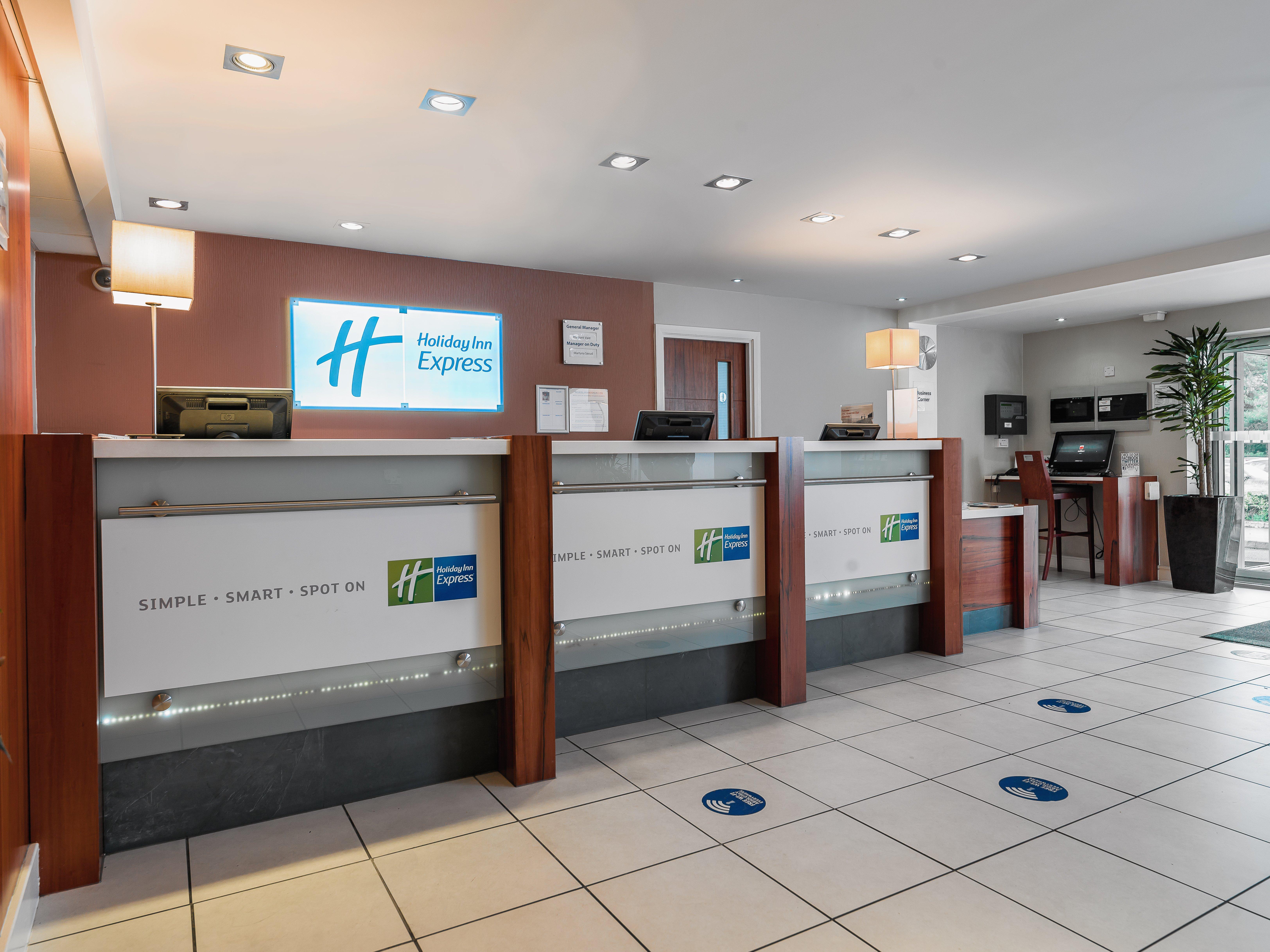 Holiday Inn Express London Gatwick Crawley, An Ihg Hotel Exterior photo