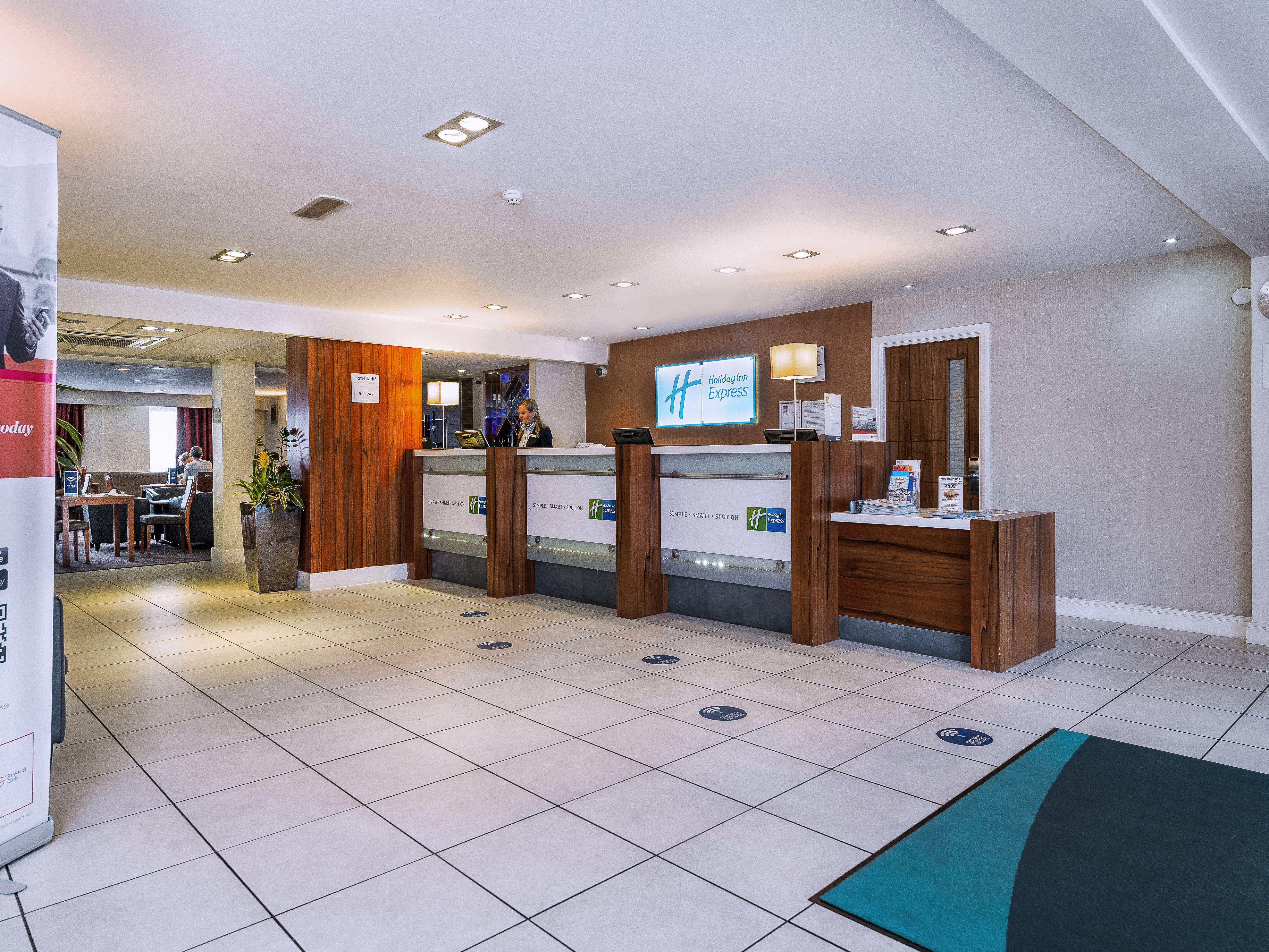 Holiday Inn Express London Gatwick Crawley, An Ihg Hotel Exterior photo