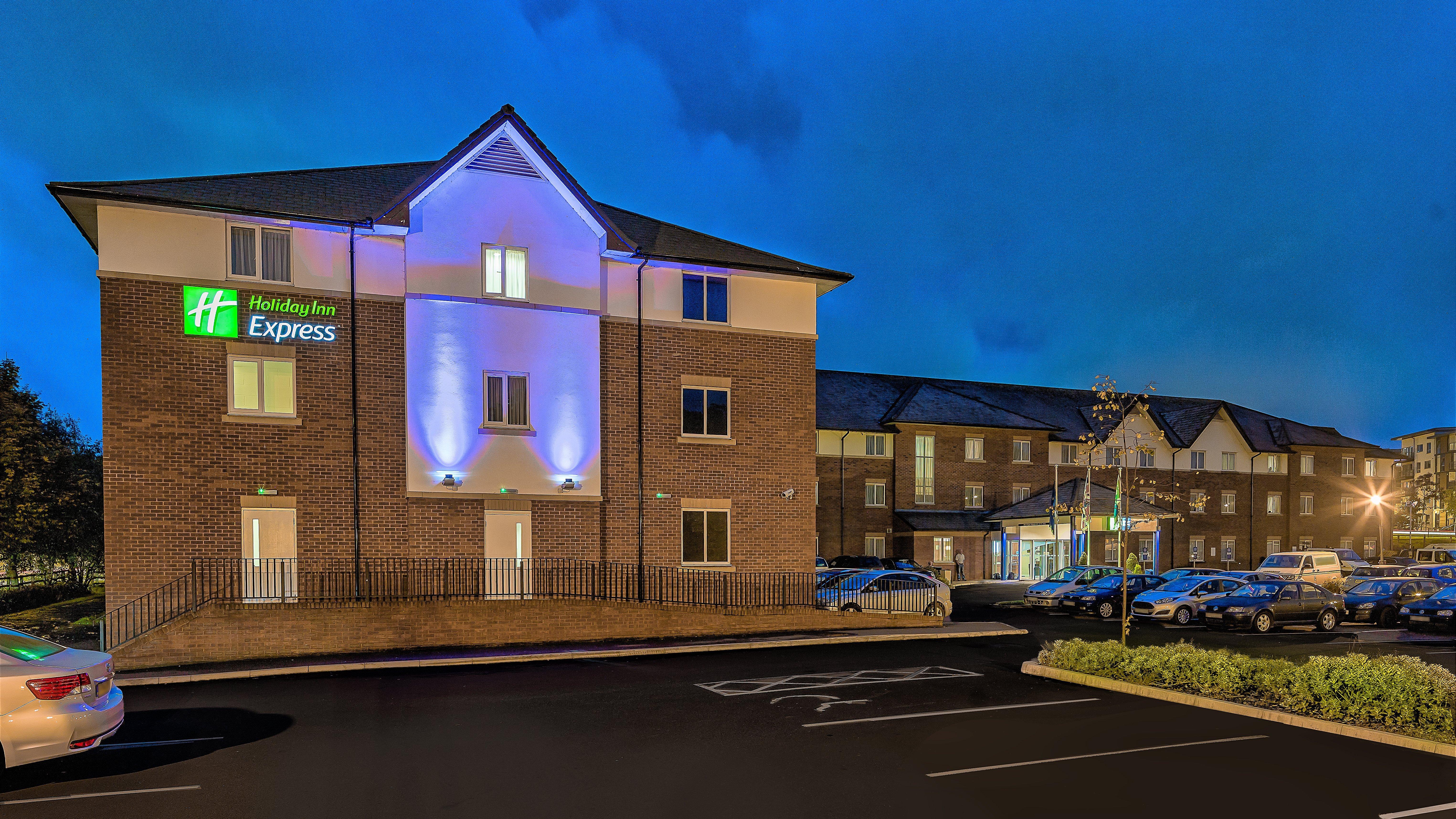 Holiday Inn Express London Gatwick Crawley, An Ihg Hotel Exterior photo