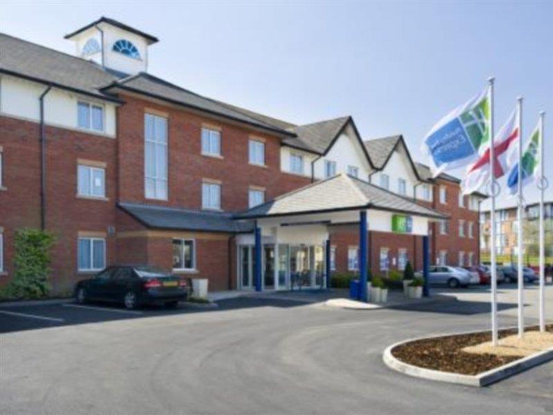 Holiday Inn Express London Gatwick Crawley, An Ihg Hotel Exterior photo