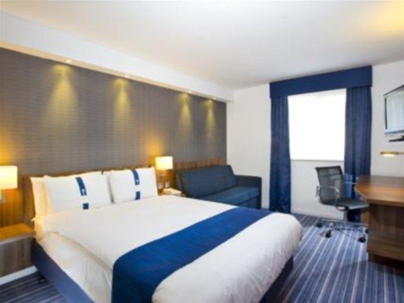 Holiday Inn Express London Gatwick Crawley, An Ihg Hotel Exterior photo