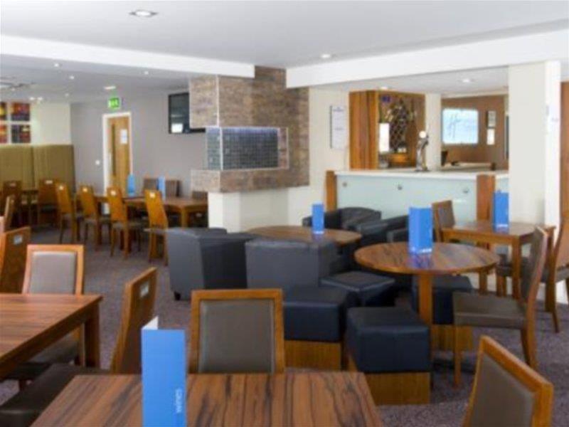 Holiday Inn Express London Gatwick Crawley, An Ihg Hotel Exterior photo