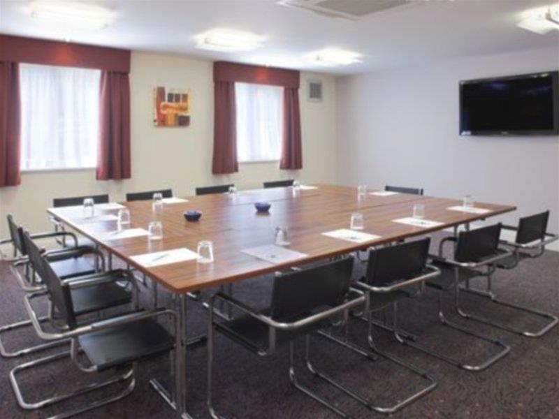 Holiday Inn Express London Gatwick Crawley, An Ihg Hotel Exterior photo