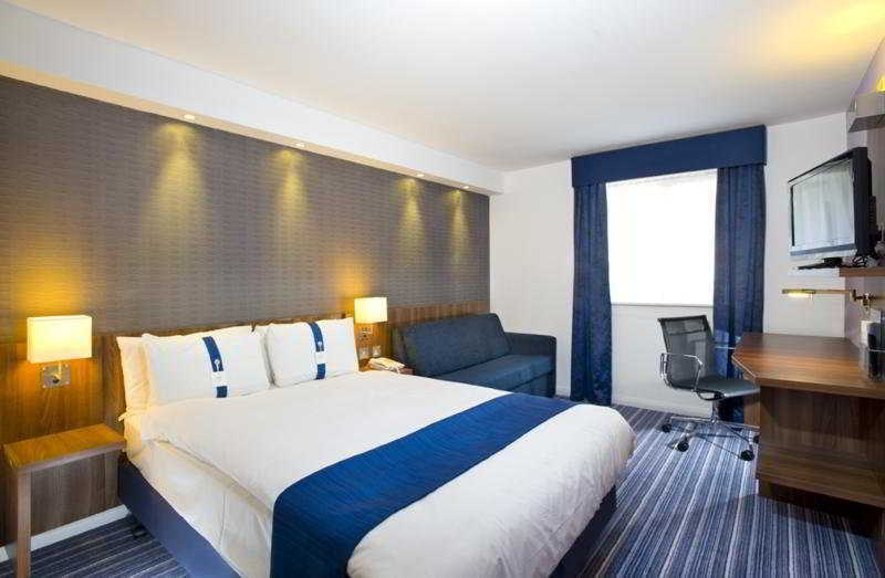 Holiday Inn Express London Gatwick Crawley, An Ihg Hotel Exterior photo